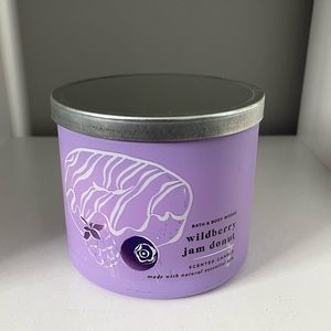 Bath & Body Works 3 Wick Wildberry Jam Donut